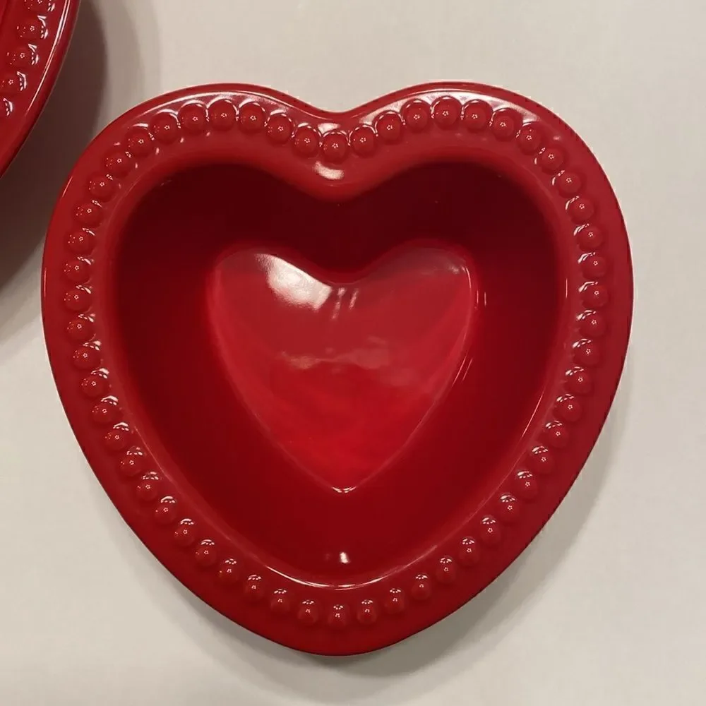 NWT Chantal Set of 2 Red Heart Valentine Baking Dishes